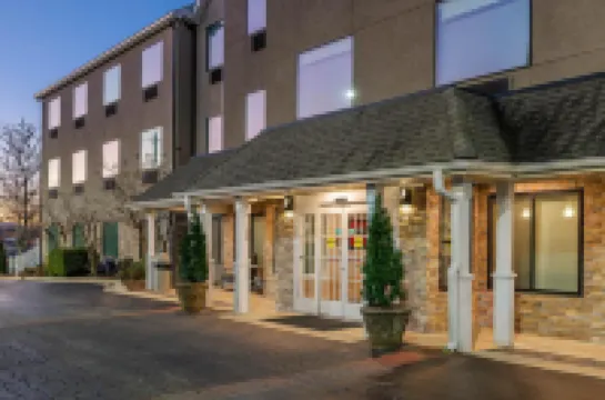 Country Inn & Suites by Radisson, Asheville at Asheville Outlet Mall, NC Hotels in Buncombe County