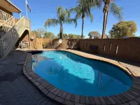 Darling Junction Motor Inn - Pools