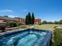 The Hallows Accommodation Hotels in Bathurst