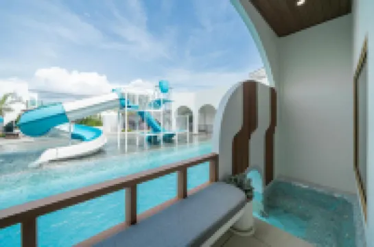 เดอลูน่า รีสอร์ท เกาะล้าน