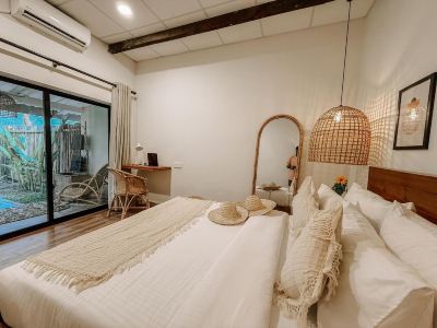 Kickin' Surf Lodge