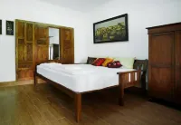 Ronia Mountain Villa Lembang - Mountain view