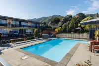 Kapiti Gateway Motel - Pools