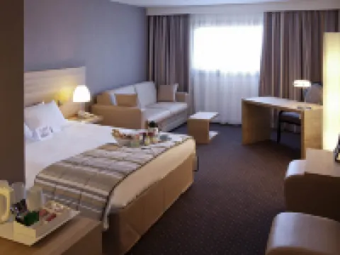 波爾多湖濱美居酒店