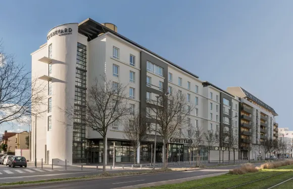 巴黎拉德芳斯西-科龍布萬怡酒店（近電車T2線）