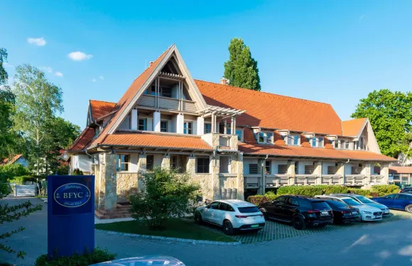 巴拉同弗遊艇俱樂部酒店