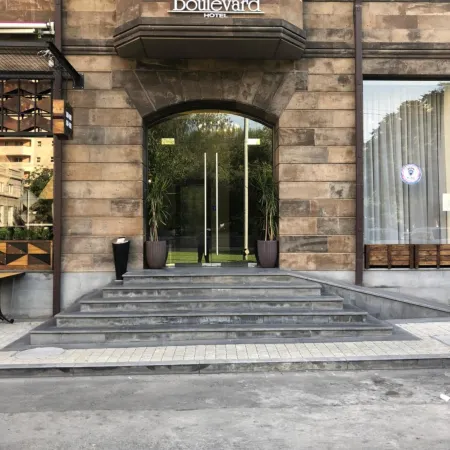 Boulevard Hotel