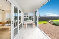 Waterfront Apartments Whitianga Hotels in Hahei