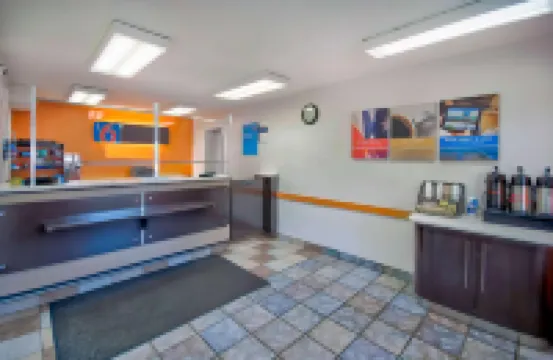 沃倫6號汽車旅館