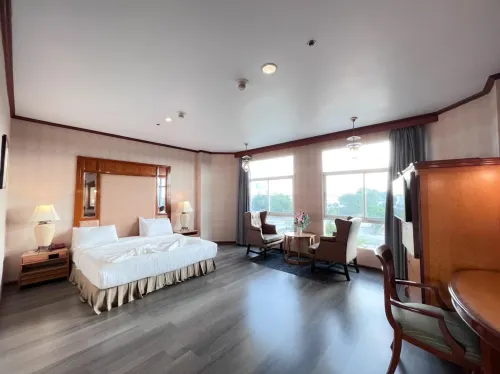 Lert Thani Hotel Suphanburi Province - موقف سيارات
