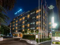 Hotel Beverly Hotels near Del Valle