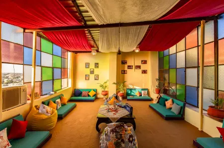 Zostel Jaisalmer Отели рядом с достопримечательностью «Джейзалмер Форт»