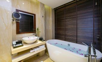 Royal Riverside Hoi An Hotel & Spa