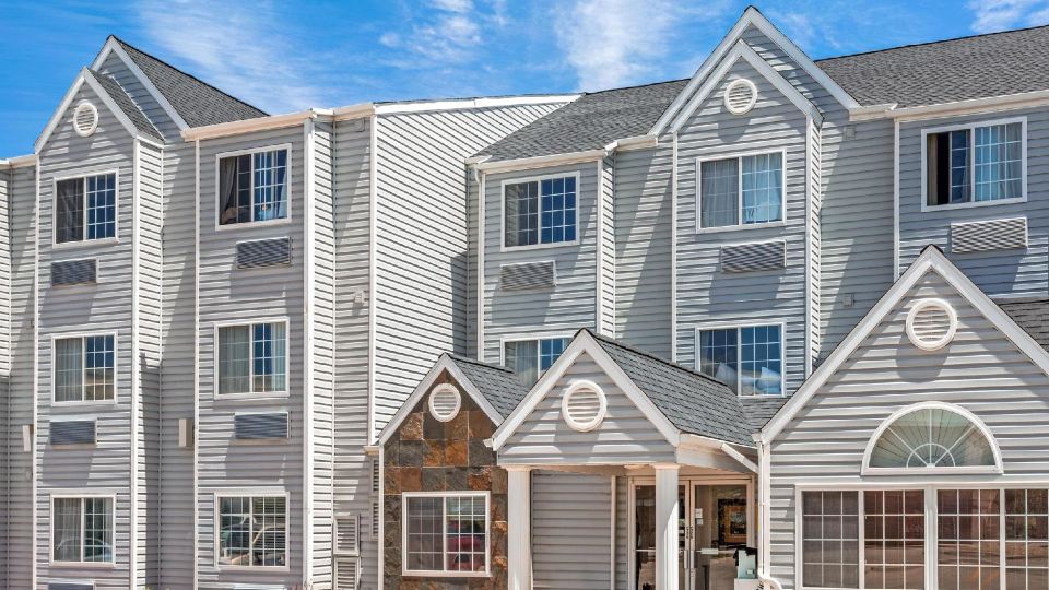Days Inn and Suites by Wyndham Greeley