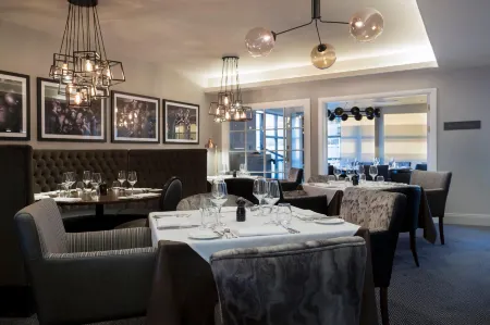 Hotel Indigo CARDIFF by IHG Отели рядом с достопримечательностью «Андерсон Филдс»