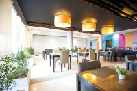 Holiday Suites Business District (Empire Suites Hotel)