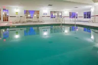 Country Inn & Suites by Radisson, Mankato Hotel and Conference Center, MN - Pools