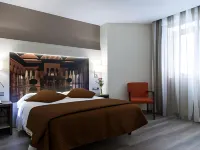 Porcel Sabica Hotels near Carrefour