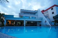 Seaclusion Diani - Pools