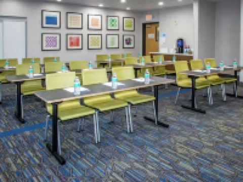 Holiday Inn Express & Suites ROSEVILLE - GALLERIA AREA by IHG Hotels in Placer County