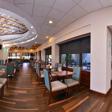 Holiday Inn & Suites WARREN by IHG