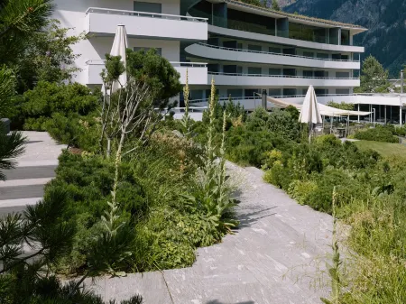 7132 Hotel Vals