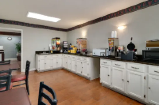 Days Inn by Wyndham Dillon