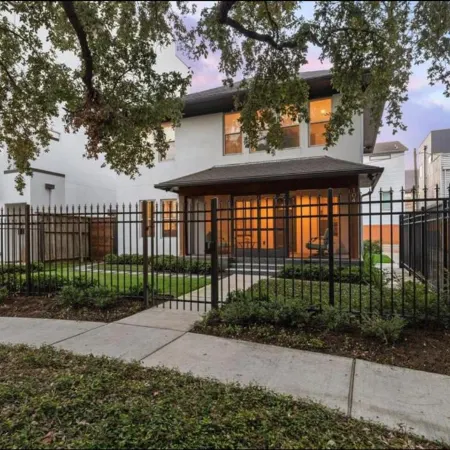 MyCrib Houston Hostel Отели рядом с достопримечательностью «Менил Коллекшен»