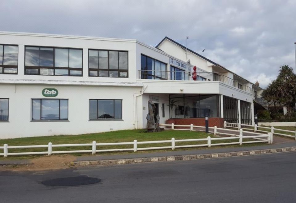 Gonubie Hotel - Housity