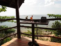 Jungle Hill Beach Bungalow - Ocean View