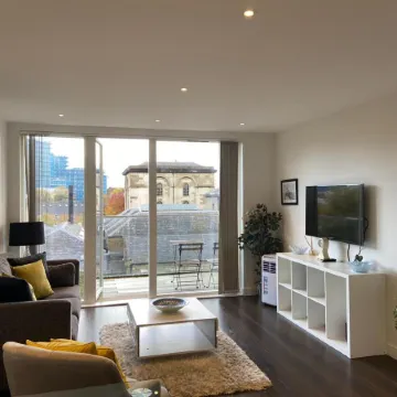 Blissful One Bed Near the River Отели рядом с достопримечательностью «Чизик Хаус энд Гарденс»