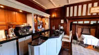 Farnham House Hotel - bar
