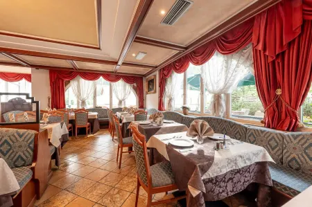 Hotel Dolomiti Schloss Отели рядом с достопримечательностью «Sella Ronda»