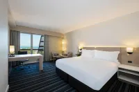 DoubleTree by Hilton Esplanade Darwin Hotels near Larrakeyah Barracks