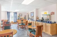 Days Inn by Wyndham Fayetteville - breakfast