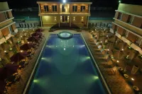 Club Mahindra Dwarka - Pools