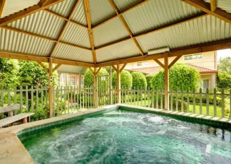 Albury Georgian Motel & Suites Отели рядом с достопримечательностью «Albury Town Hall»