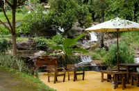 Forest Falls Garden Maerim Chiangmai Hotels in Saluang