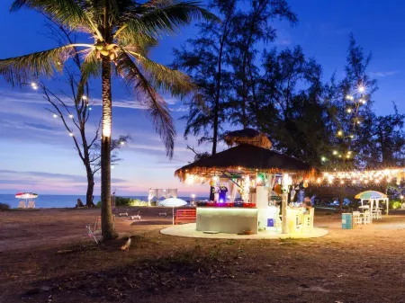 Micky Monkey Beach Hotel Phuket Maikhao Thailand Отели рядом с достопримечательностью «Sai Kaew Beach»