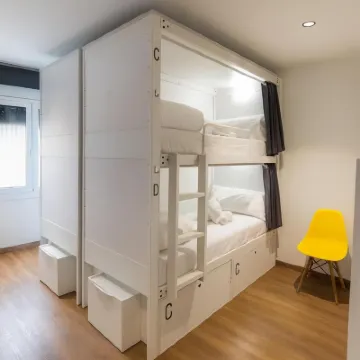 巴塞隆拿機場24小時空中旅館 鄰近Delta del Llobregat的酒店