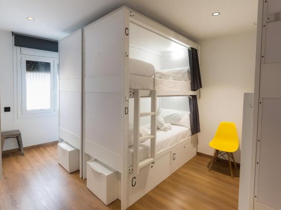 Airhostel Barcelona Airport 24h