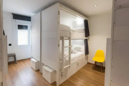 Airhostel Barcelona Airport 24h - 2-Star