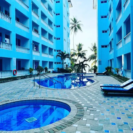 Cowrie Shell Beach Apartments Official