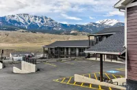 Roosevelt Hotel - Yellowstone - parking
