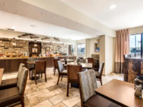 Bass Pro Shops Angler's Lodge Hotels in Springfield