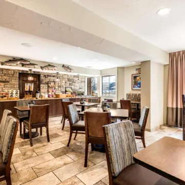 Bass Pro Shops Angler's Lodge