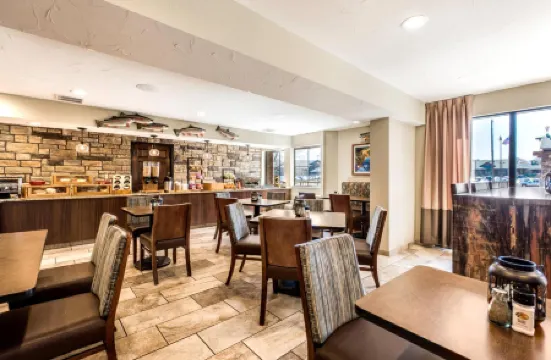 Bass Pro Shops Angler's Lodge