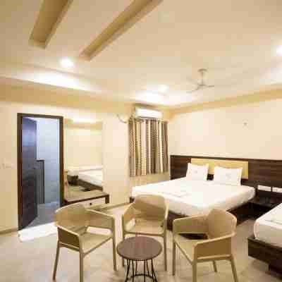 Ponnis Hotel Rooms
