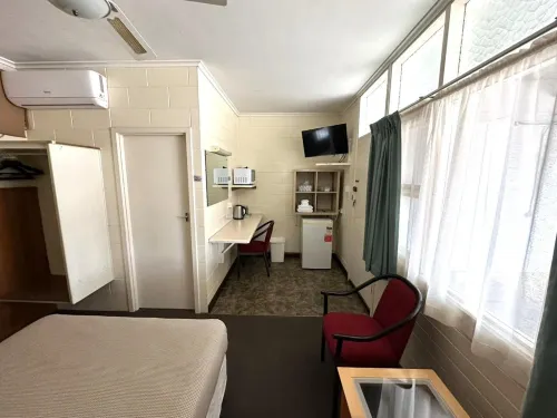 Glossop Motel
