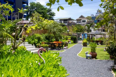 Sabai Inn nearby Central Marina